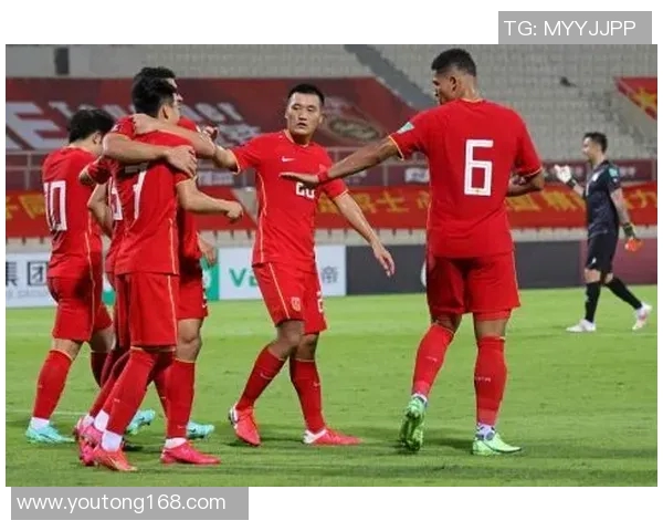 海法与哈夫纳夫的激烈对决揭示足球战术与团队协作的精彩瞬间