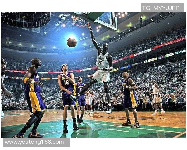 库尔图瓦：守护球门的铁血战士与足球界的传奇之路